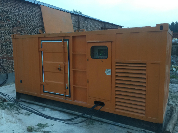 承德发电机组长期使用中，电缆线的敷设路径有哪些要求？